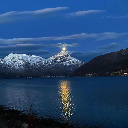 Casa de Férias Mountain Dream House Gryllefjord